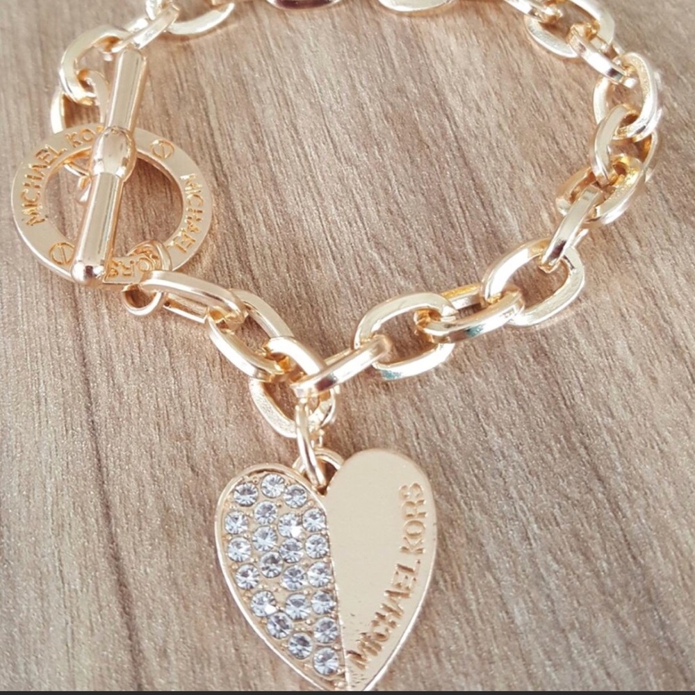Gold Tone Charm Bracelet!!